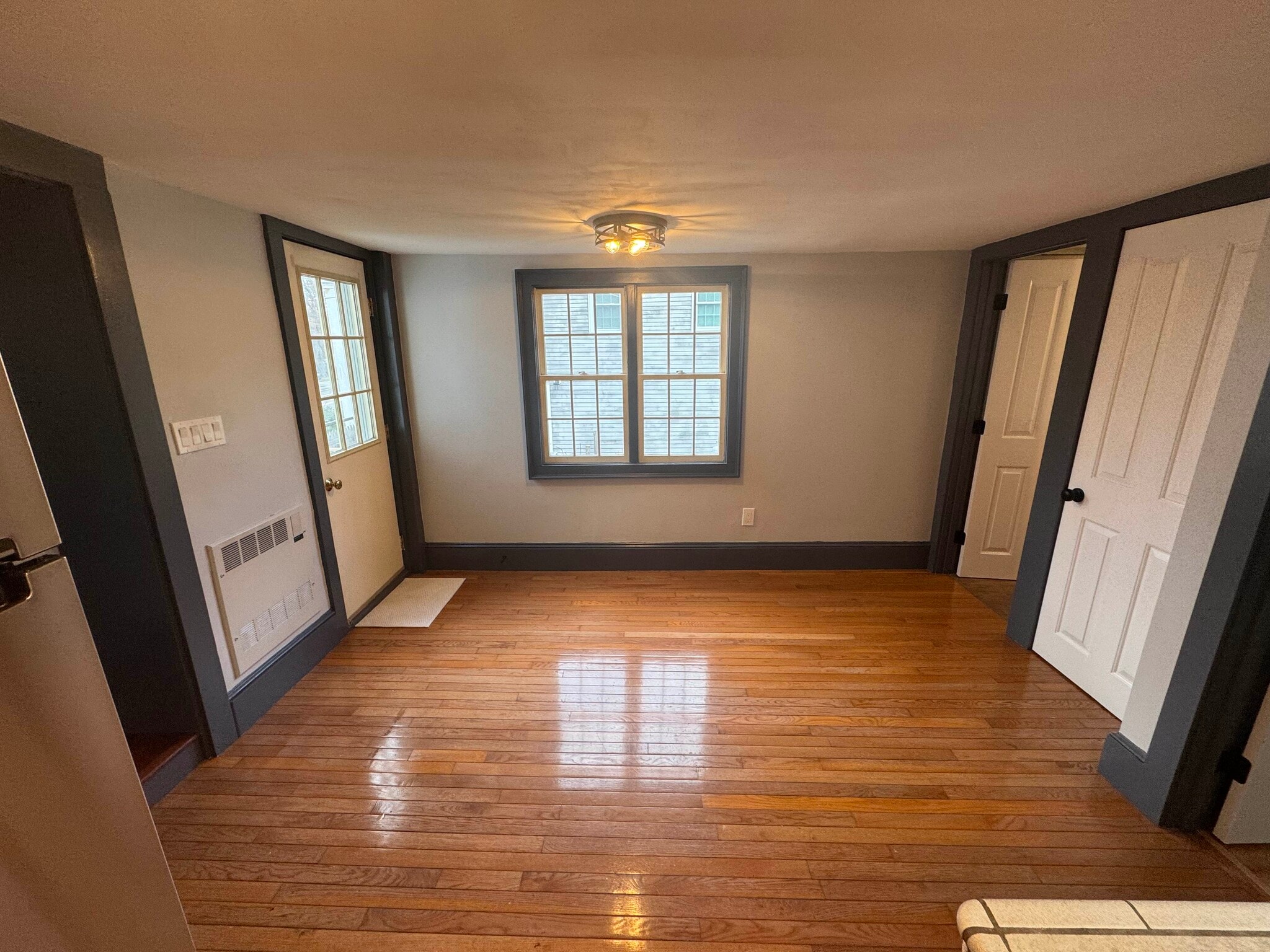 Building Photo - 329 Main St