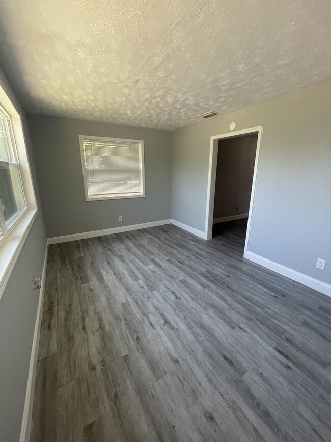 Building Photo - 2050 W 40th St