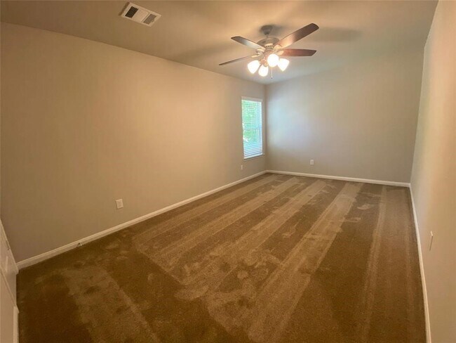 Building Photo - 13443 Greenbrier Dr