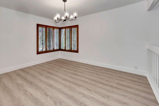 Building Photo - 24946 Ravenswood