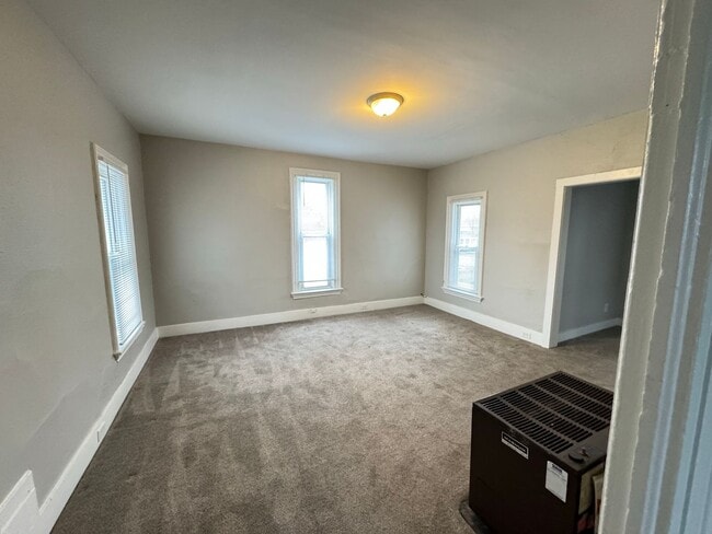 Building Photo - Two Bedroom Upper Unit on SW Side!