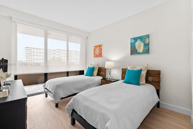 Building Photo - 251 Crandon Blvd