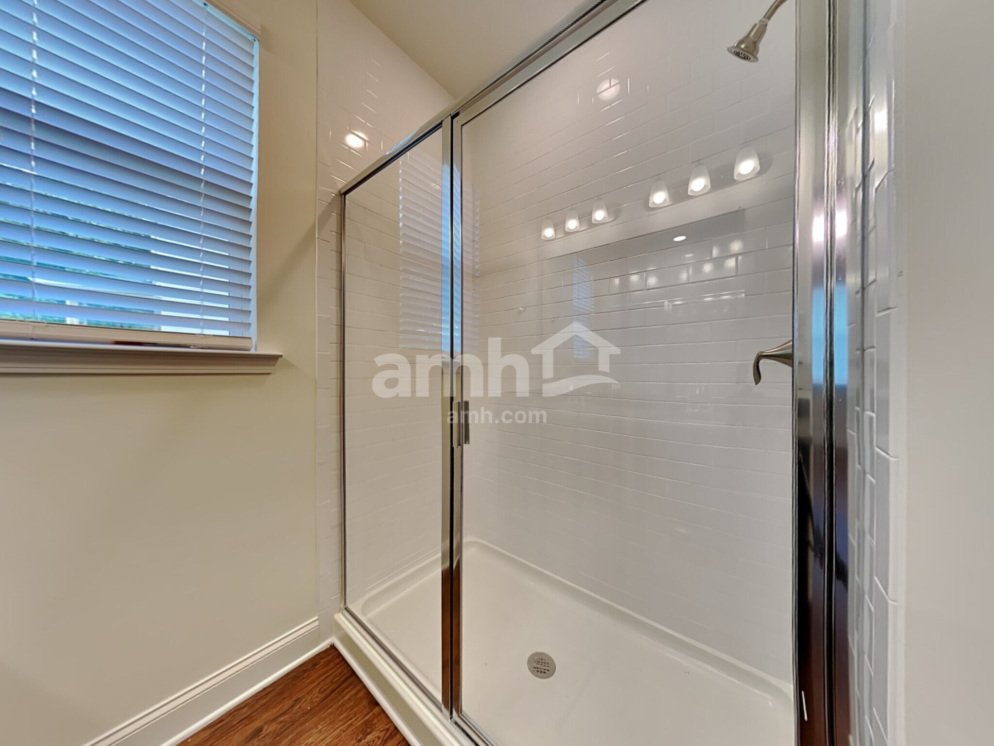 Building Photo - 586 Slew Dr