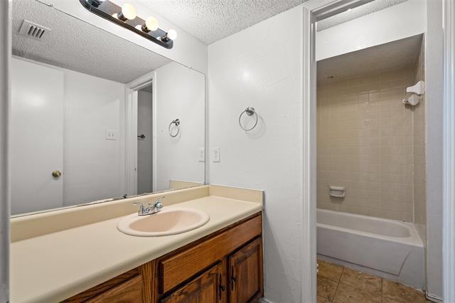 Building Photo - 812 Creekside Dr