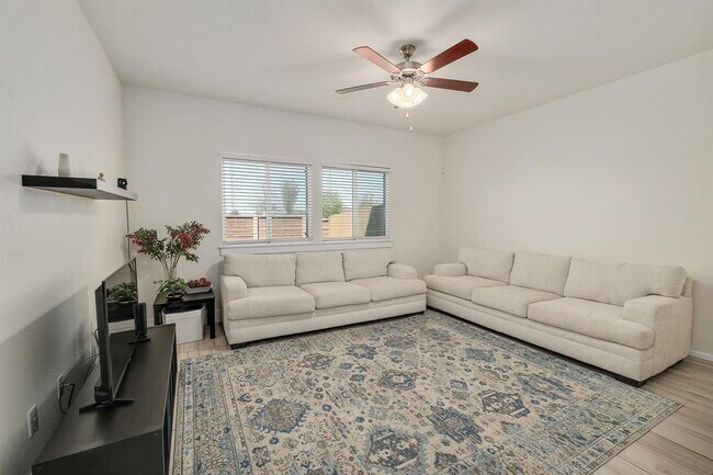 Building Photo - 204 Furlong Dr