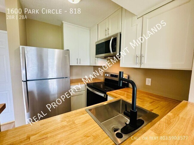 Building Photo - 1600 Park Cir