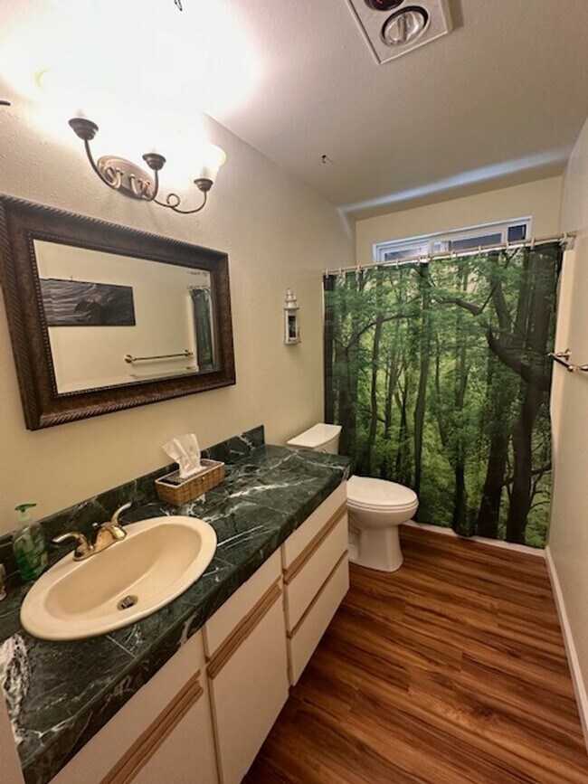 Building Photo - 1476 Glenwood Dr