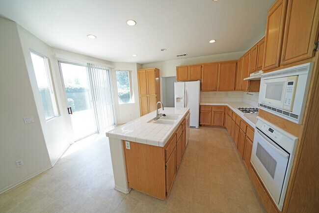 Building Photo - 29070 St Tropez Pl
