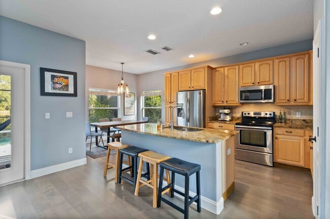 Building Photo - 9797 Portofino Dr