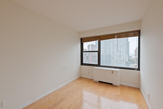 Building Photo - 135 Montgomery St