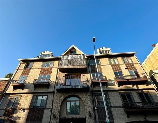 Building Photo - 556 1st St