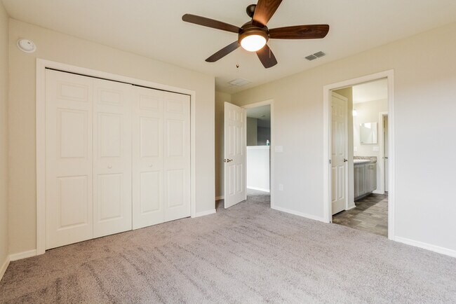 Building Photo - Bright 5-Bedroom Home in Winter Haven, FL