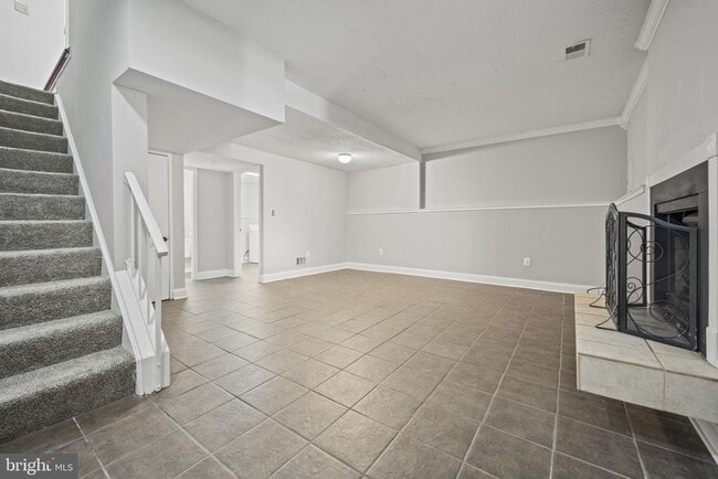 Building Photo - 2362 Hunters Square Ct