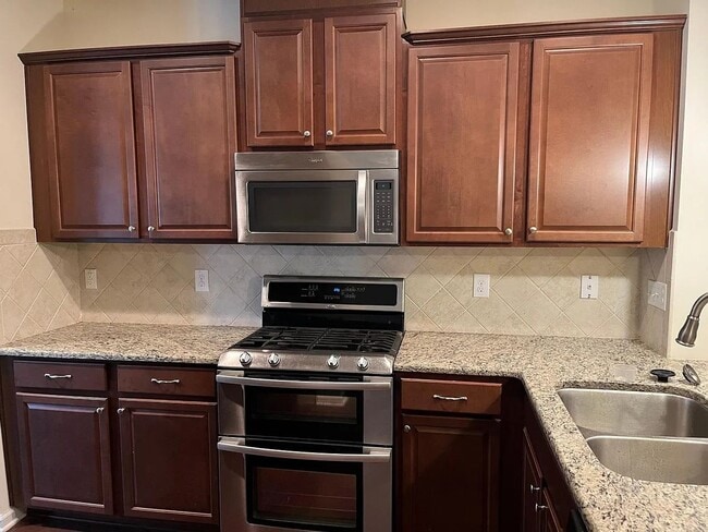 Building Photo - Beautiful Home in Durham Community with Pool, Gym & Walking Trails