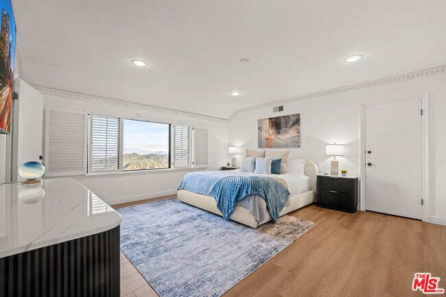 Building Photo - 3722 Alonzo Ave