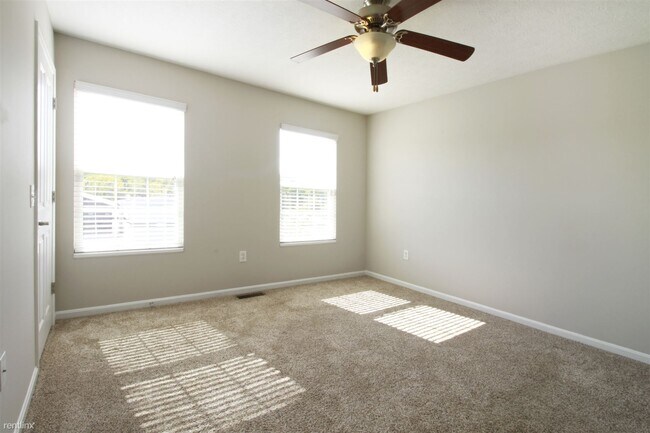 Building Photo - 2 br, 1.5 bath Townhome - 57 High Street 8