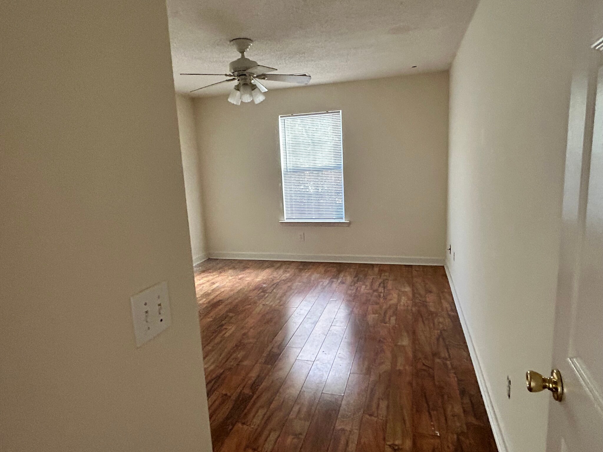 Downstairs master bedroom - 2702 Lantern Walk SE