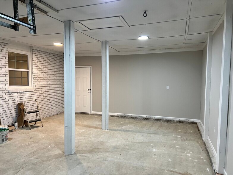 Building Photo - 801 S Houston Lake Rd