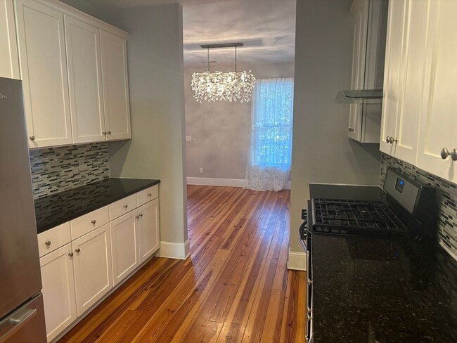 Building Photo - Available April 6th. Custom Built 3BR/2 BA Home in Park Circle!