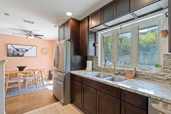 Building Photo - 1119 W 30th St