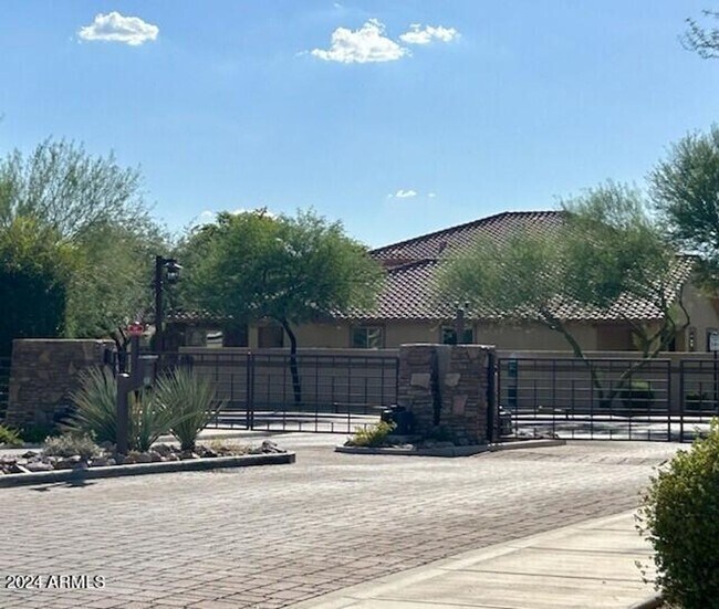 Building Photo - Gorgeous single level 4-bedroom, 3-bathroom home nestled in an upscale gated community in Peoria