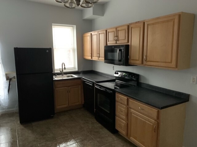 Kitchen - 4117 Cleveland Ave