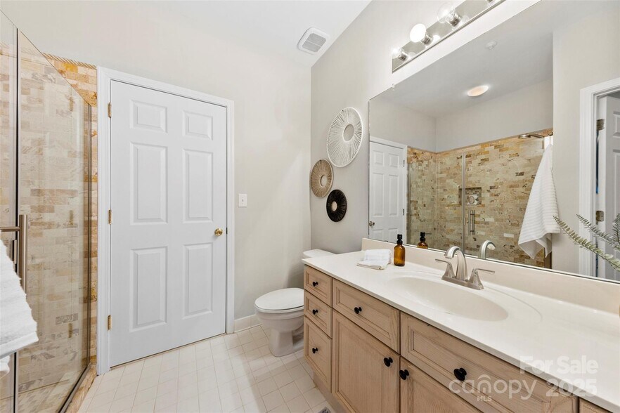 Guest Bathroom - 921 Northeast Dr