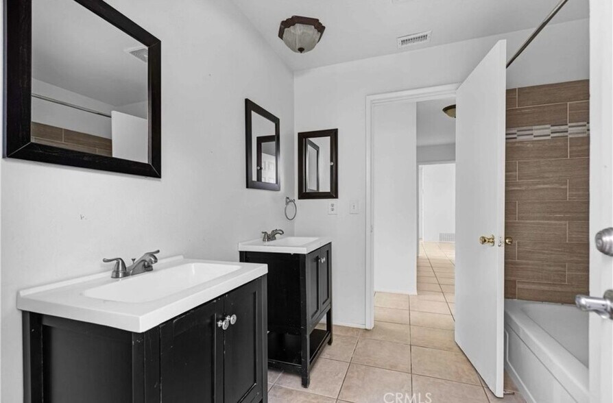 Building Photo - 81871 Victoria