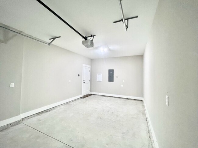 Building Photo - 9 Praiseworthy Dr