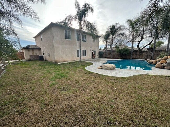 Building Photo - 4 Bedroom 2.5 Bathroom in NW Visalia with a Pool!! Just in Time for Summer!!!