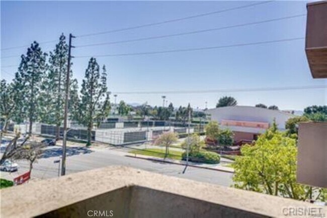 Building Photo - 9610 Zelzah Ave