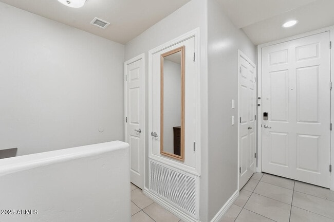 Building Photo - 5350 E Deer Valley Dr