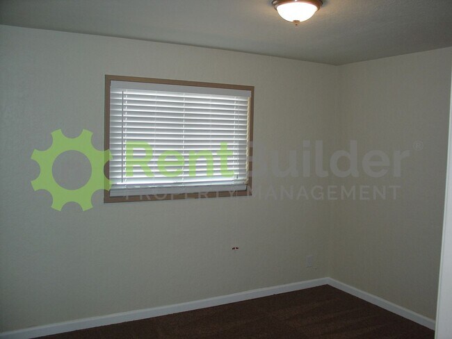 Building Photo - Excellent Northeast Location