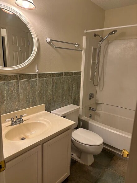 Building Photo - 3839 Belle Meade Ct