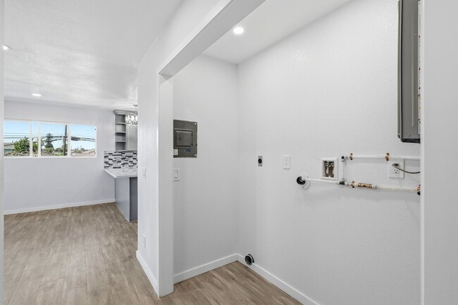 Building Photo - Centrally Located Property!