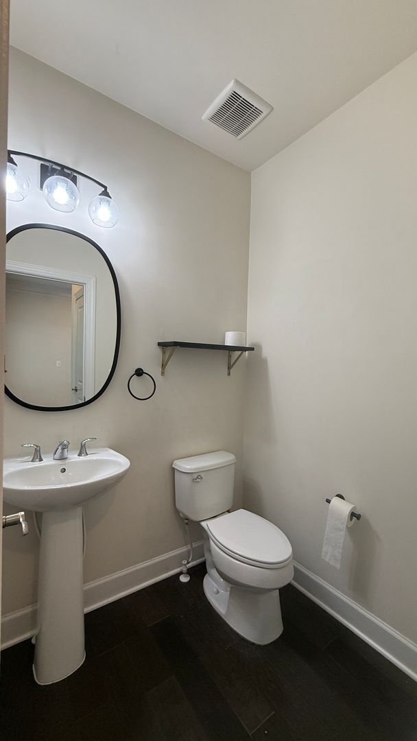 Building Photo - Craftsman-Style Home in Embrey Mill