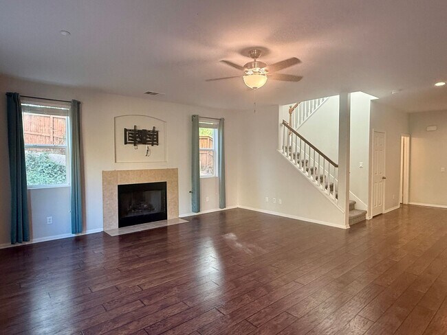 Building Photo - Beautiful 5-Bedroom Home In Oceanside