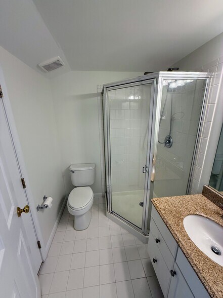 Building Photo - 6020 Lincolnia Rd