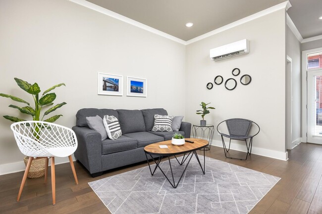 Building Photo - Fully furnished 1 bedroom!