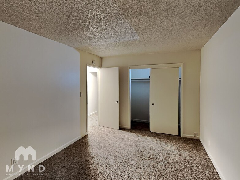 Building Photo - 870 Burbank Dr