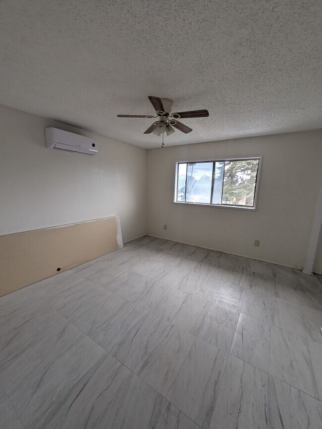 Building Photo - B- 6-Unit  9532-9536 1/2 Cedar Street.