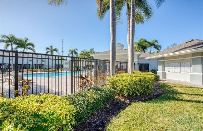 Building Photo - 4670 69th Pl N