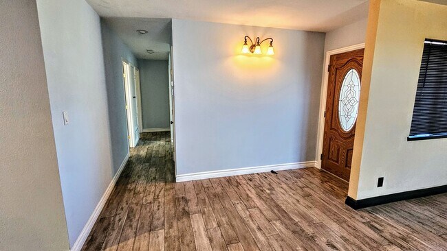 Building Photo - 1042 Lawanda Pl