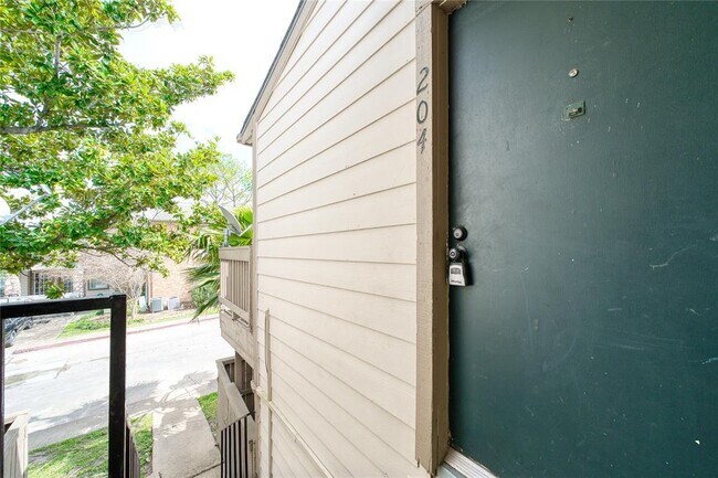 Building Photo - 6001 Reims Rd