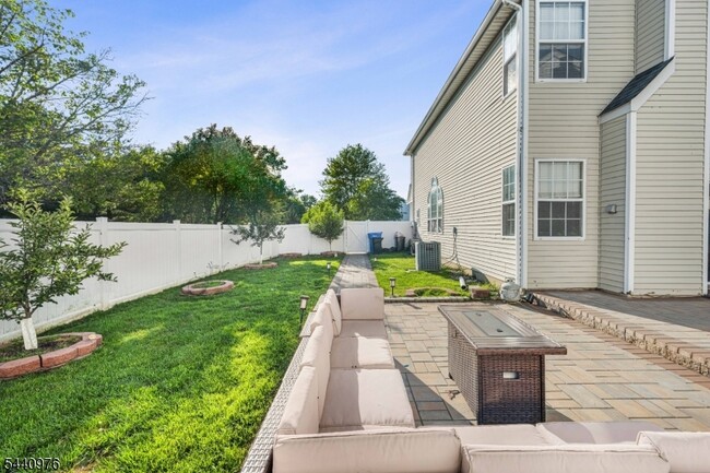 Building Photo - 41 Tall Oaks Ct