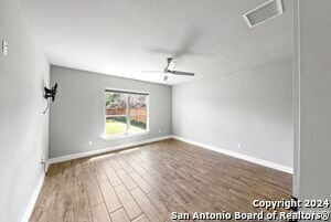 Building Photo - 950 Paradise Dr