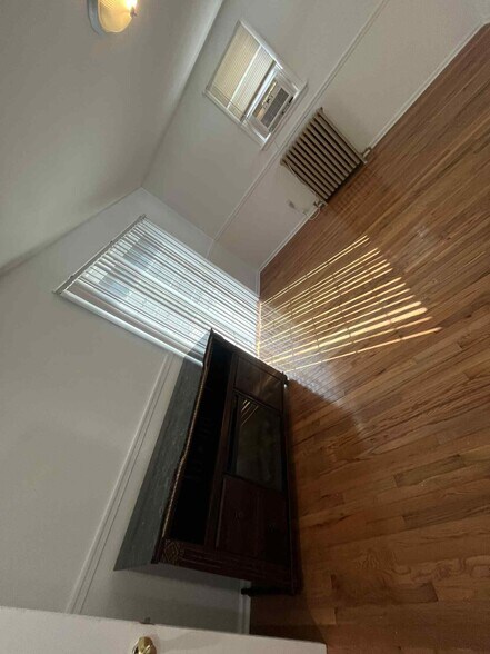 Biggest bedroom - 1368 High Ave
