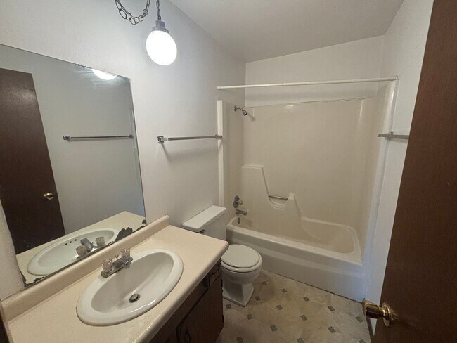 Building Photo - Fandre Dr 2823-2825