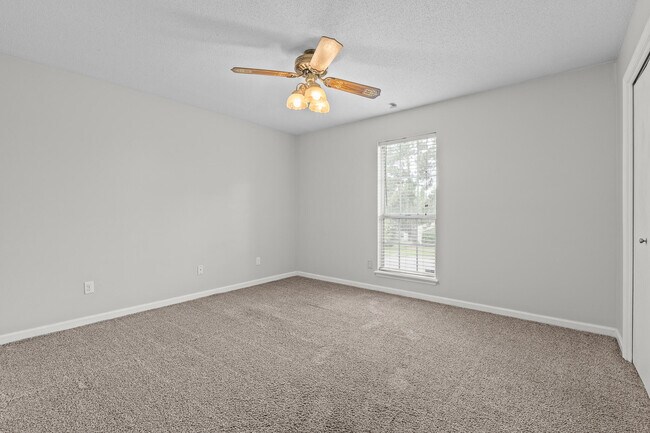 Building Photo - 622 Ridgefield Dr