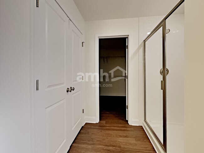 Building Photo - 212 Lake Vista Dr